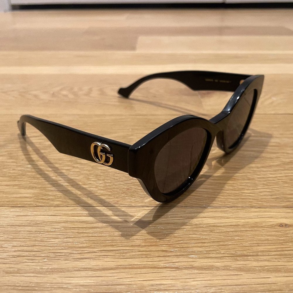 Gucci GG0957S cat-eye sunglasses (incl. case and dust cloth)